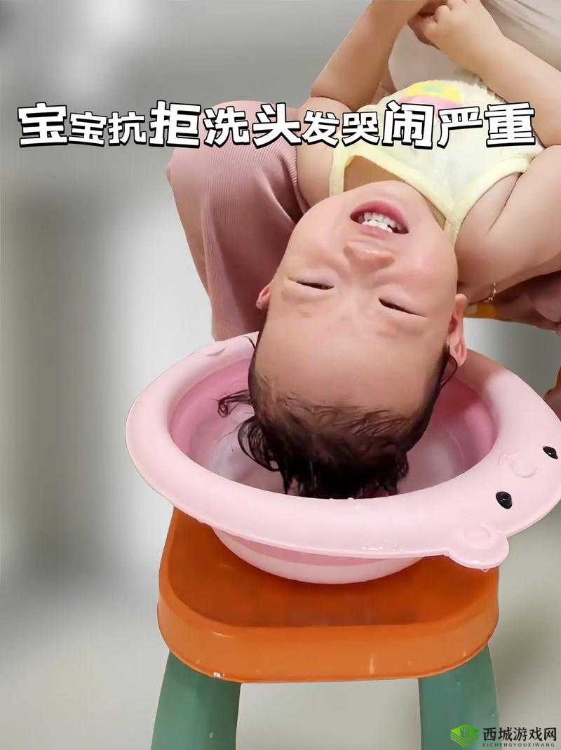 宝宝乖乖洗头：父爱满满，温馨感人