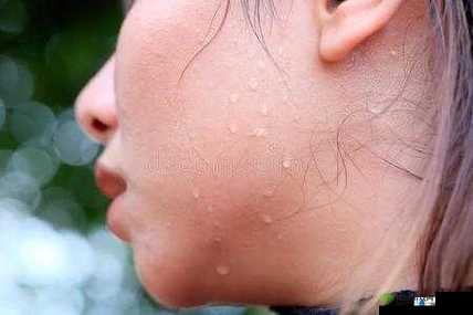 白花花的身上满是汗津津的汗液：这是怎样的一种状态