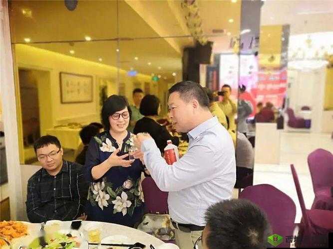 夫妻请部长家里做客：共享温馨时光增进深厚情谊